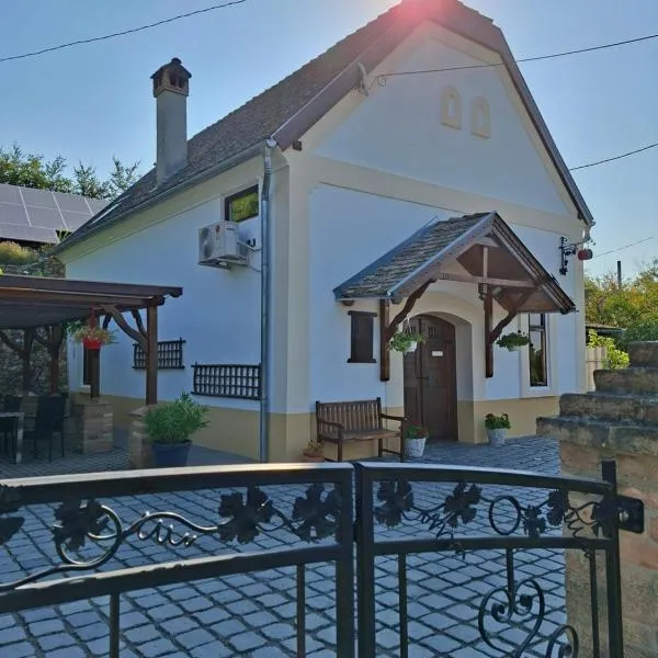 Nánaháza，位于Alsónána的酒店