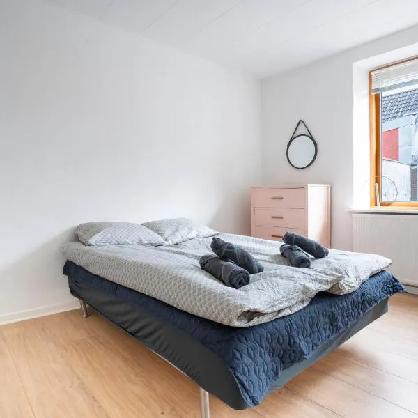 Modernized Bed & Bath，位于霍尔斯特布罗的酒店