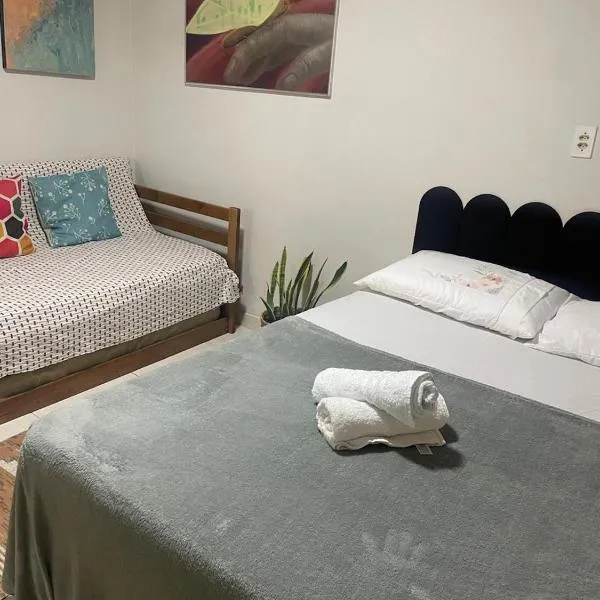 Aconchegante Kitnet na sede Aracruz 1 km do centro individual ótima logística lugar tranquilo，位于阿拉克鲁斯的酒店