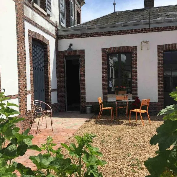 Cozy & stylish accommodation in a house near Perche,位于Saint-Germain-le-Gaillard的酒店