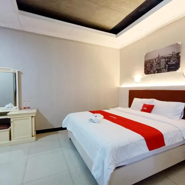 Hotel Istana Syariah Pekalongan by Hello Room，位于北加浪岸的酒店