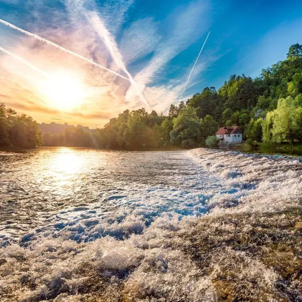 RELAX HOUSE Kolpa view Podzemelj，位于Gradac的酒店