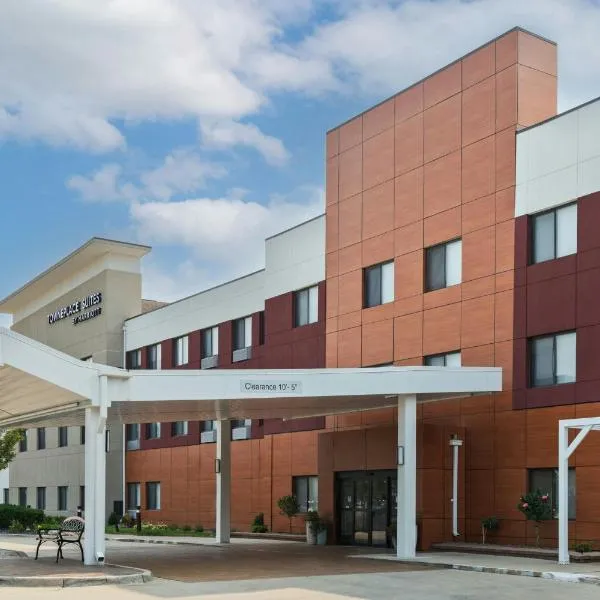 底特律沃伦唐普雷斯套房酒店，位于沃伦的酒店