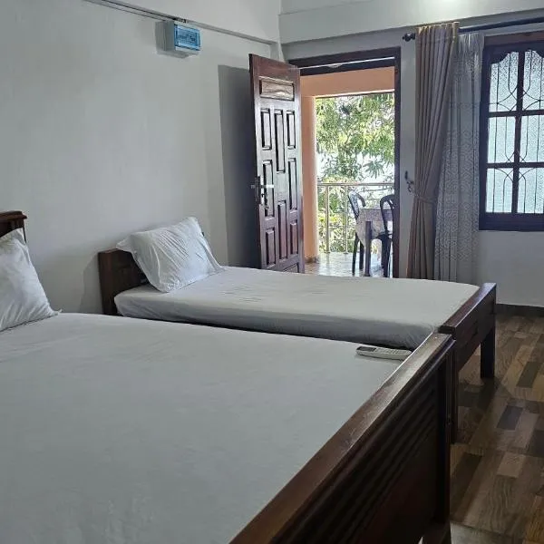 Lagoon Breeze Resort，位于拜蒂克洛的酒店