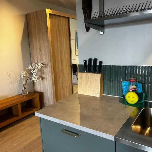 Newly built bright apartment, close to everything If you want to visit Stockholm, you will find the perfect accommodation here! Ferry line 80 makes it very convenient and easy to get to the city center，位于纳卡的酒店