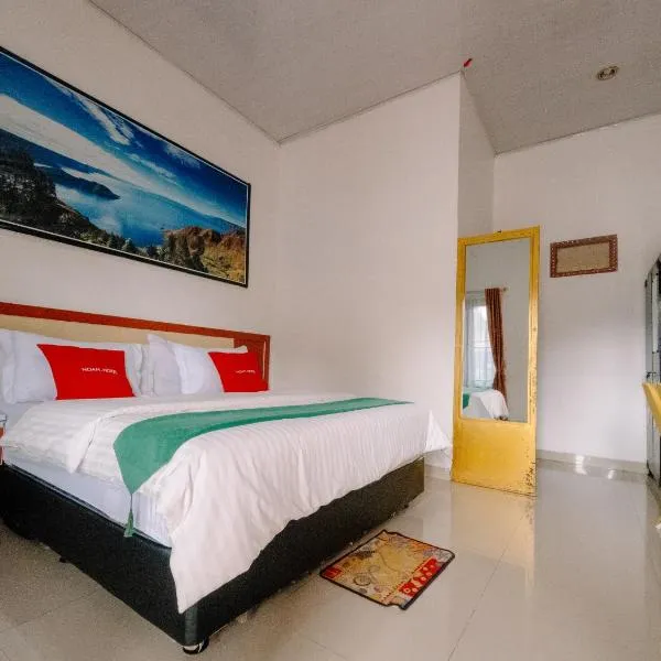 Noah Hotel Silangit，位于Siborongborong的酒店