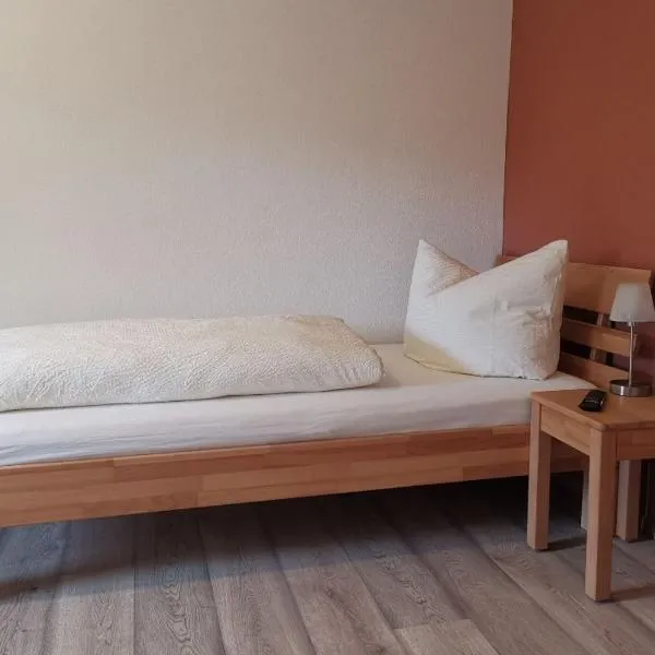 Haus für Monteure und Studenten，位于Unterneukirchen的酒店