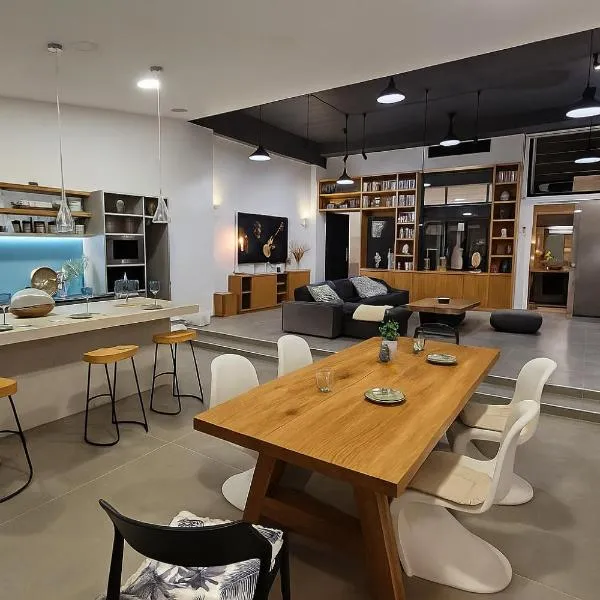 Bed & Coffee，位于新派拉莫斯的酒店