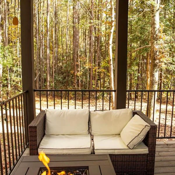 Tiny Home Lookout Mountain - Near Downtown & Falls，位于Mentone的酒店