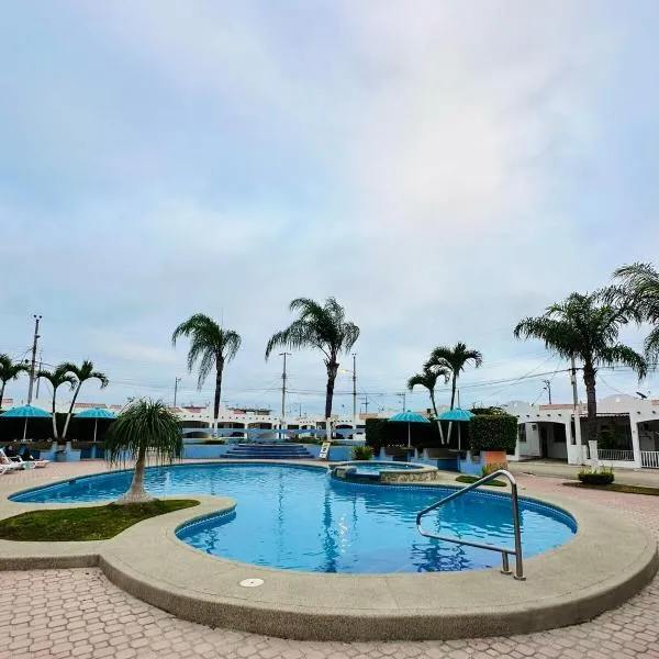 Casa vacacional en Salinas en Urb privada con parqueo piscina y jacuzzi，位于萨利纳斯的酒店
