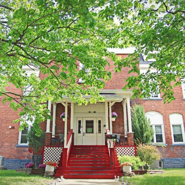 Foothills Lodge & Diner，位于Malone的酒店