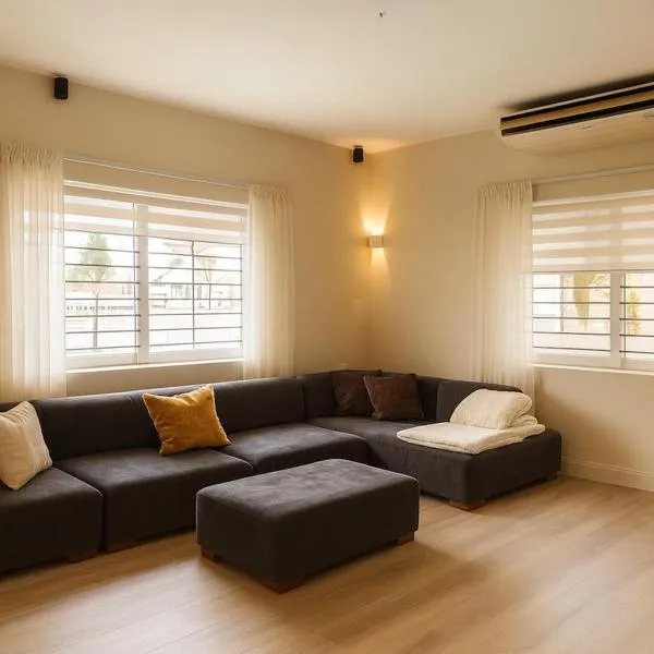 LUMA RESIDENCES - Premium Cozy 3-Bedroom Stay，位于帕拉马里博的酒店
