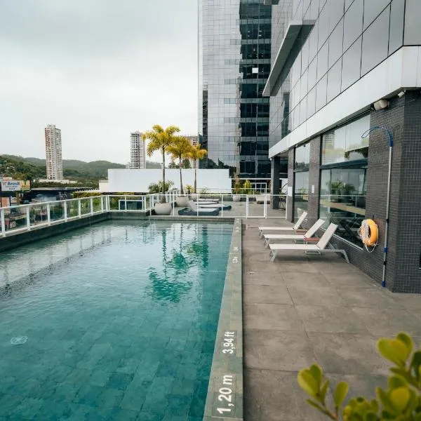 Hilton Garden Inn Praia Brava，位于伊达贾伊的酒店