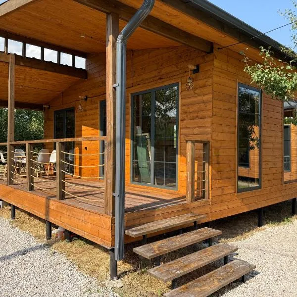 Parpi Riverside，位于Pʼarpi的酒店