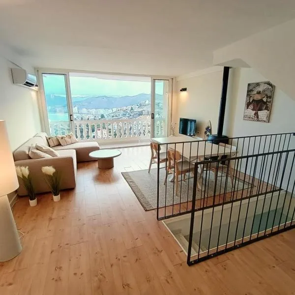 LOFT ROYAL - apartamento "loft" con terraza y vistas al mar，位于法罗德卡勒拉的酒店