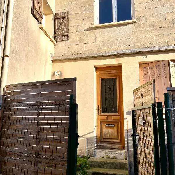 Maison au Mesnil Amelot，位于勒梅尼尔阿姆洛的酒店