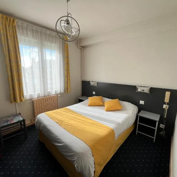 Logis Hôtel & Restaurant de la Barque，位于萨尔特河畔博蒙的酒店