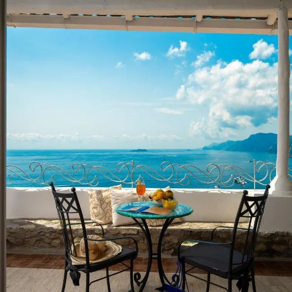 Villa Santa Chiara Positano Suites，位于波西塔诺的酒店