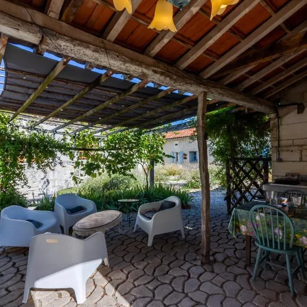 Les Nenuphars - Dordogne, Riberac，位于Saint-Martial-Viveyrol的酒店