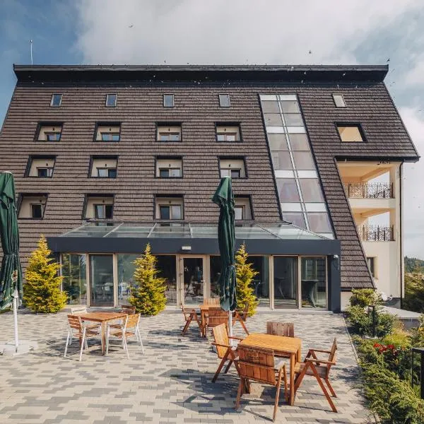 La MOONte，位于珀尔蒂尼什的酒店