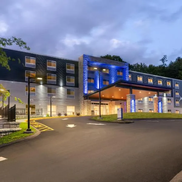 Holiday Inn Express & Suites Pittsfield-Lenox-Berkshires by IHG，位于皮茨菲尔德的酒店