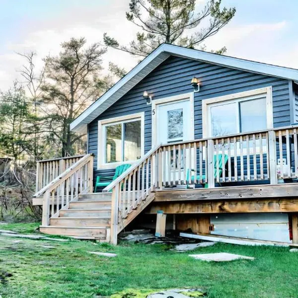 Georgian Bay Lakeview Cottage - Rockwood #5，位于Dillon的酒店