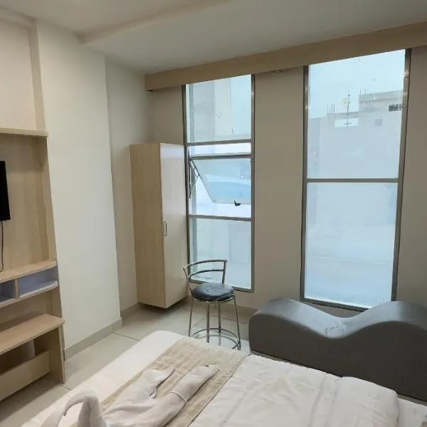 Hotel Sky Gold，位于Botād的酒店