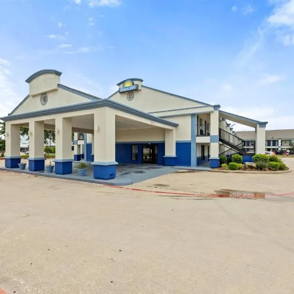 麦金尼戴斯酒店，位于麦金尼的酒店