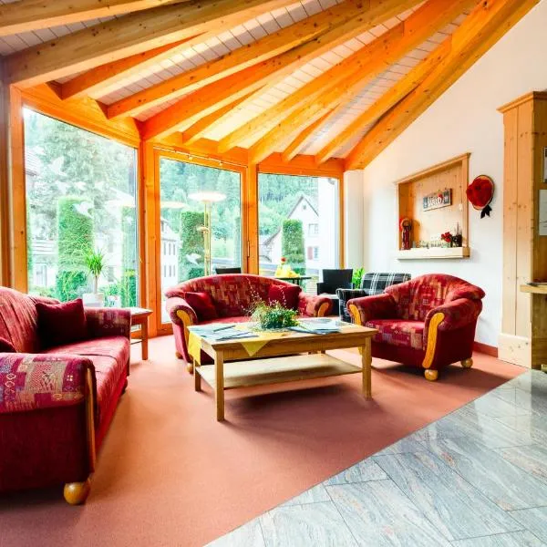 市区公园酒店，位于托特莫斯的酒店