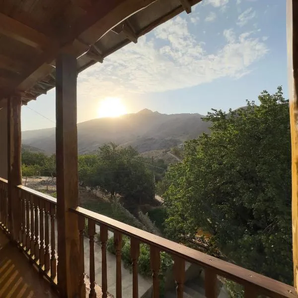 Nur Homestay in Nurata Mountains，位于Yukary-Ukhum的酒店