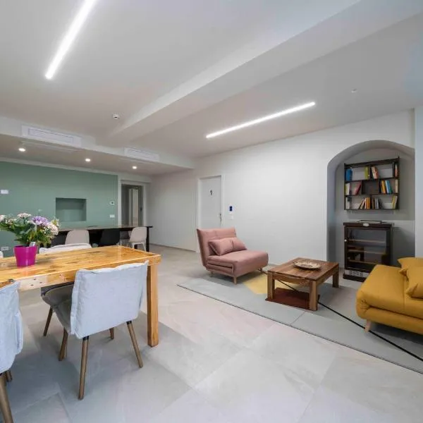 Front Lake Como - 3 Bedrms with AC, Free Parking and Wifi，位于Olginate的酒店