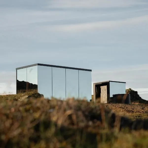 Mirror Suite，位于Hjarðarholt的酒店