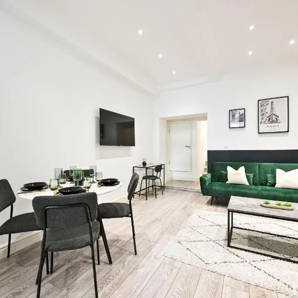 Stylish 1Bed West London Apartment - Near Shops & Tube，位于伊灵的酒店