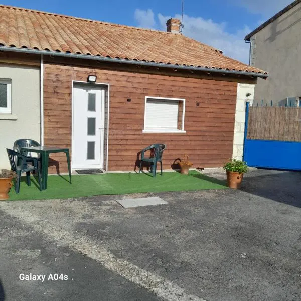 Logis du chêne ferré，位于Guesnes的酒店