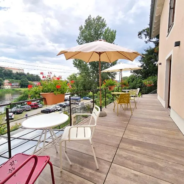 Ferienwohnung Villa 16F，位于皮尔纳的酒店