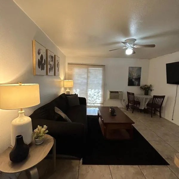 Budget friendly 2 bedroom 2 bath,位于拉斯维加斯的酒店