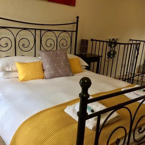 Coach House Studio, quiet, rural, pet friendly, Probus，位于普洛布斯的酒店