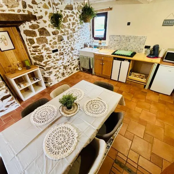 Gîte du NL Ranch，位于Saint-Marcel-de-Félines的酒店