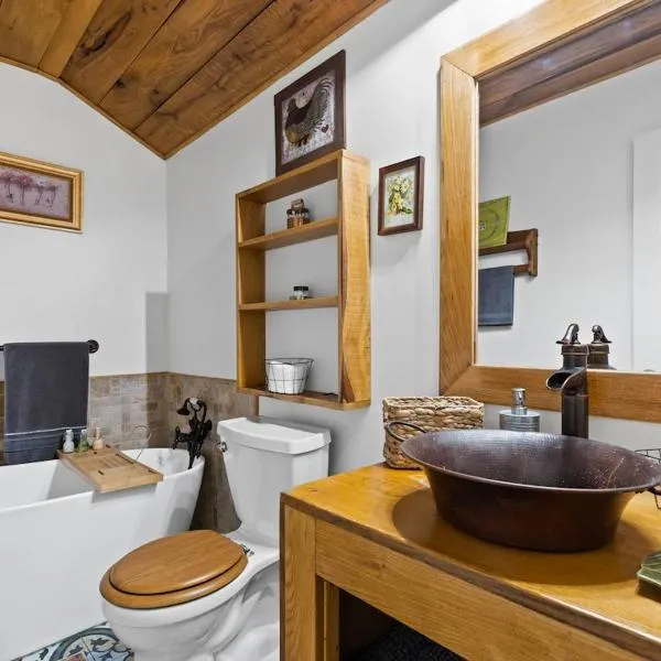 Lodge Apartment at Owl Creek Farm Resort，位于墨菲的酒店