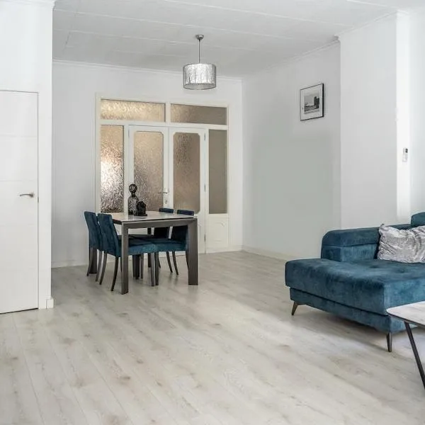 Preciosa casa con piscina en Enguera pueblo，位于恩格拉的酒店