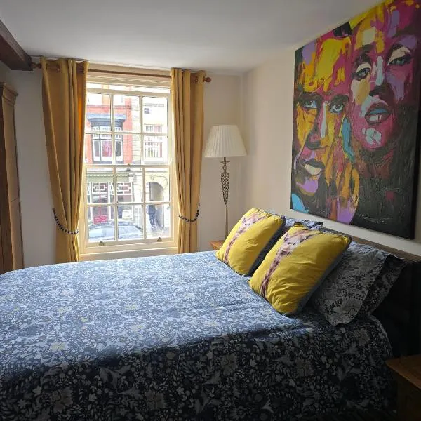 Family Room - The Unicorn Hotel，位于拉尼德洛伊斯的酒店