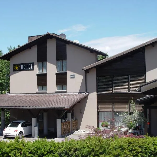 Hotel Sportcenter Fünf Dörfer AG，位于Zizers的酒店