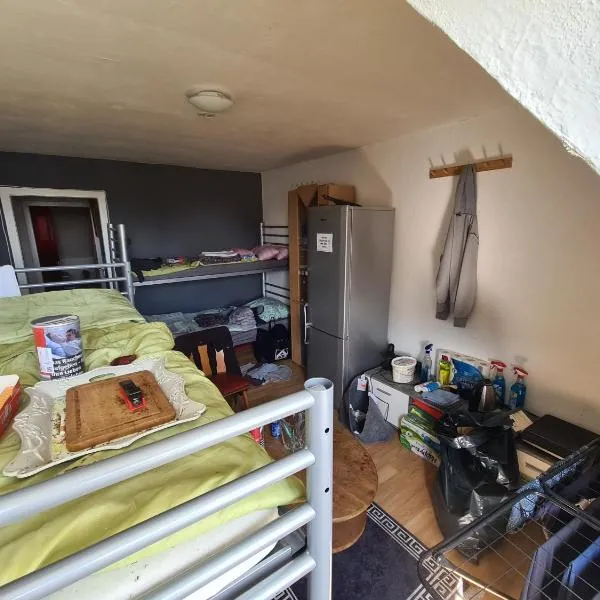 ein Platz im Etagenbett im Durchgang in Schalke Nähe Arena，位于盖尔森基兴的酒店