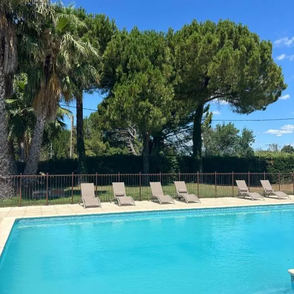 含羞草酒店，位于吕内尔的酒店