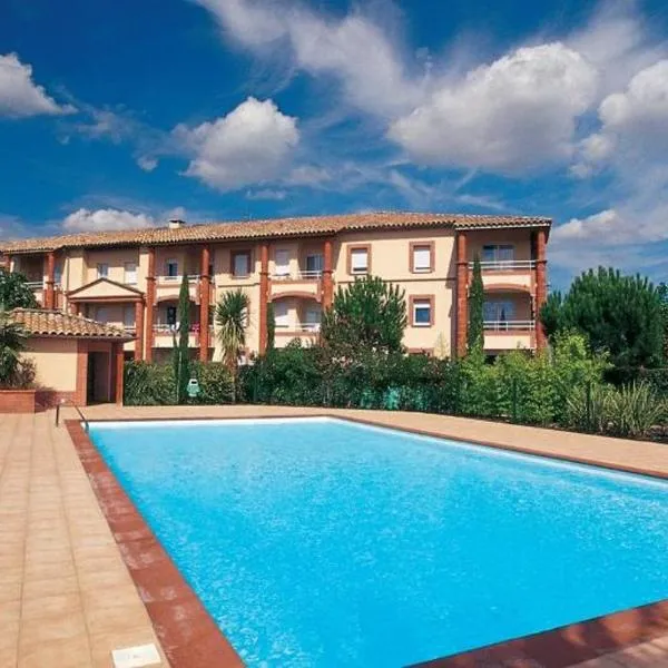 Charming apartment with private garden，位于科洛米耶的酒店