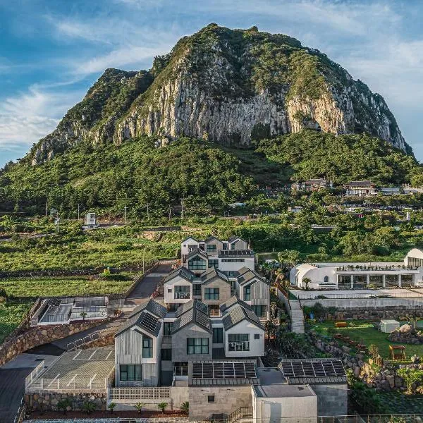 Masion Sanbang Jeju，位于西归浦市的酒店