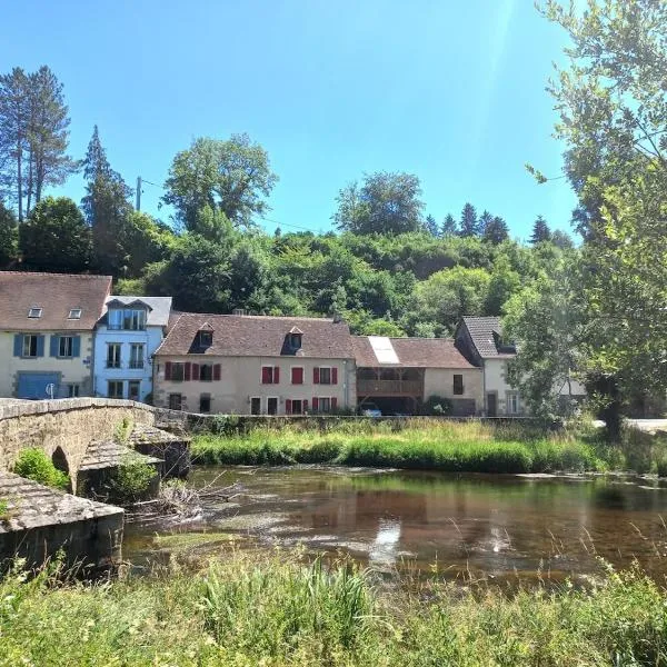 Maison au bord de la Creuse, vue sur le pont Roby，位于Felletin的酒店