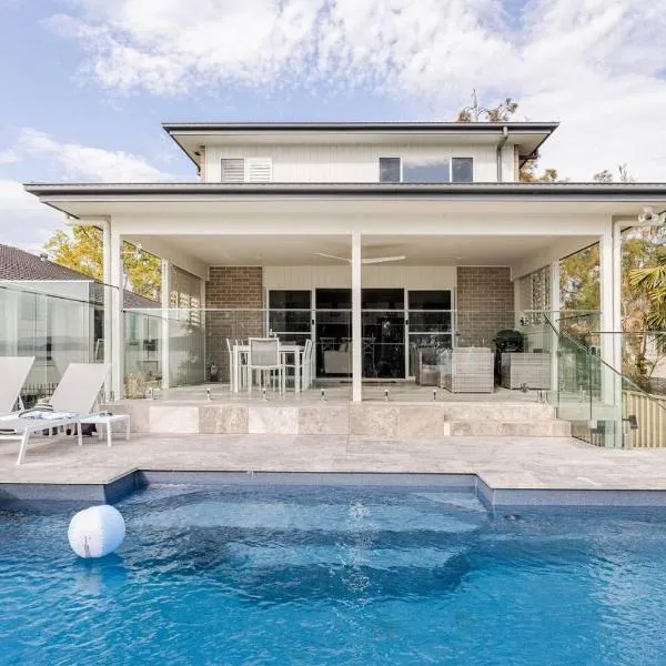 Sunset Lakefront，位于斯旺西的酒店