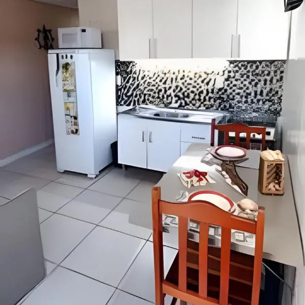 Apartamento térreo climatizado próximo a praia，位于伊塔佩马的酒店