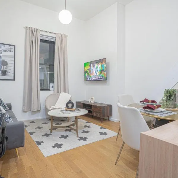 Charming Stay Near Williamsburg in Brooklyn，位于布鲁克林的酒店